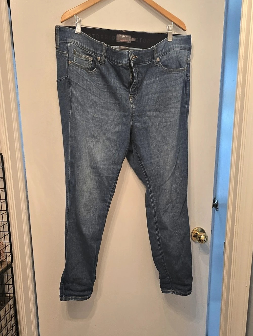 Torrid Bombshell Skinny Jeans Waist 20R Blue Like New